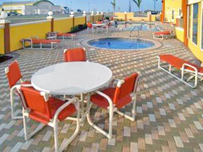 Super 8 By Wyndham Hidalgo/Mcallen Area Εξωτερικό φωτογραφία